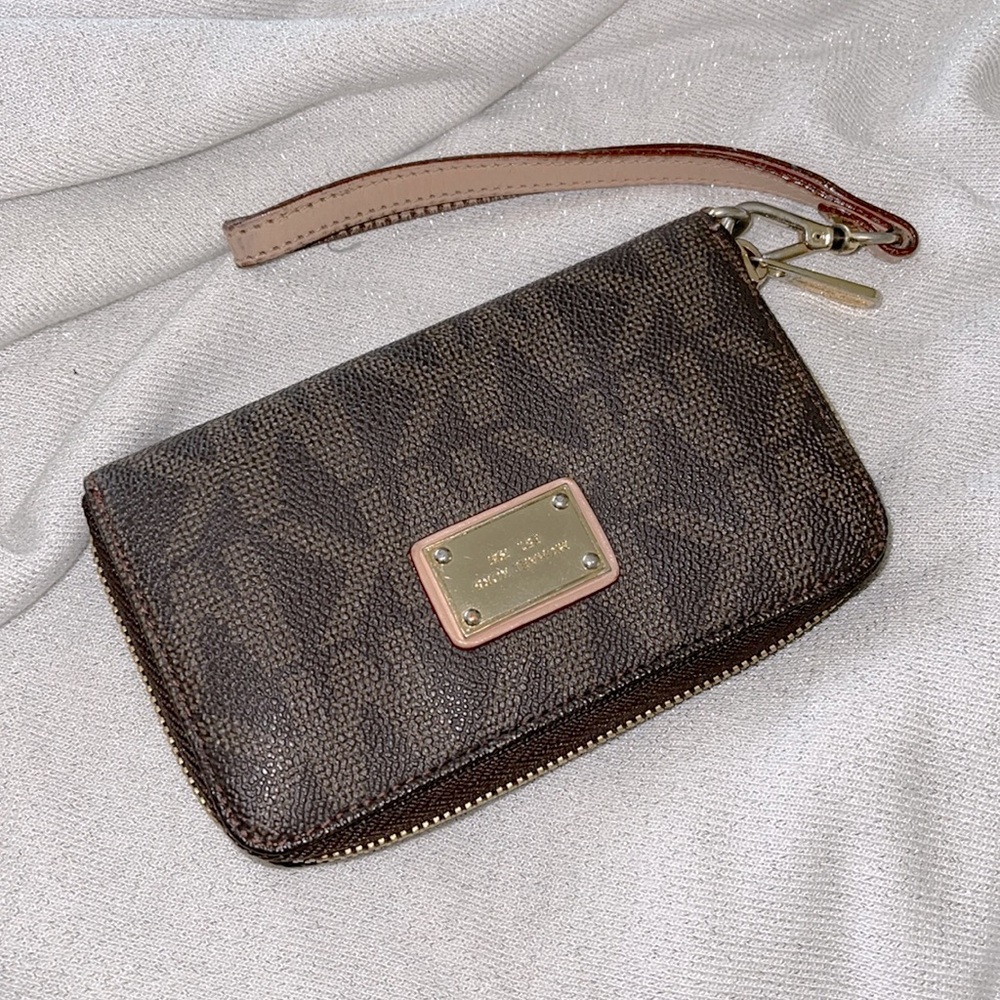Michael Kors Wristlet Wallet